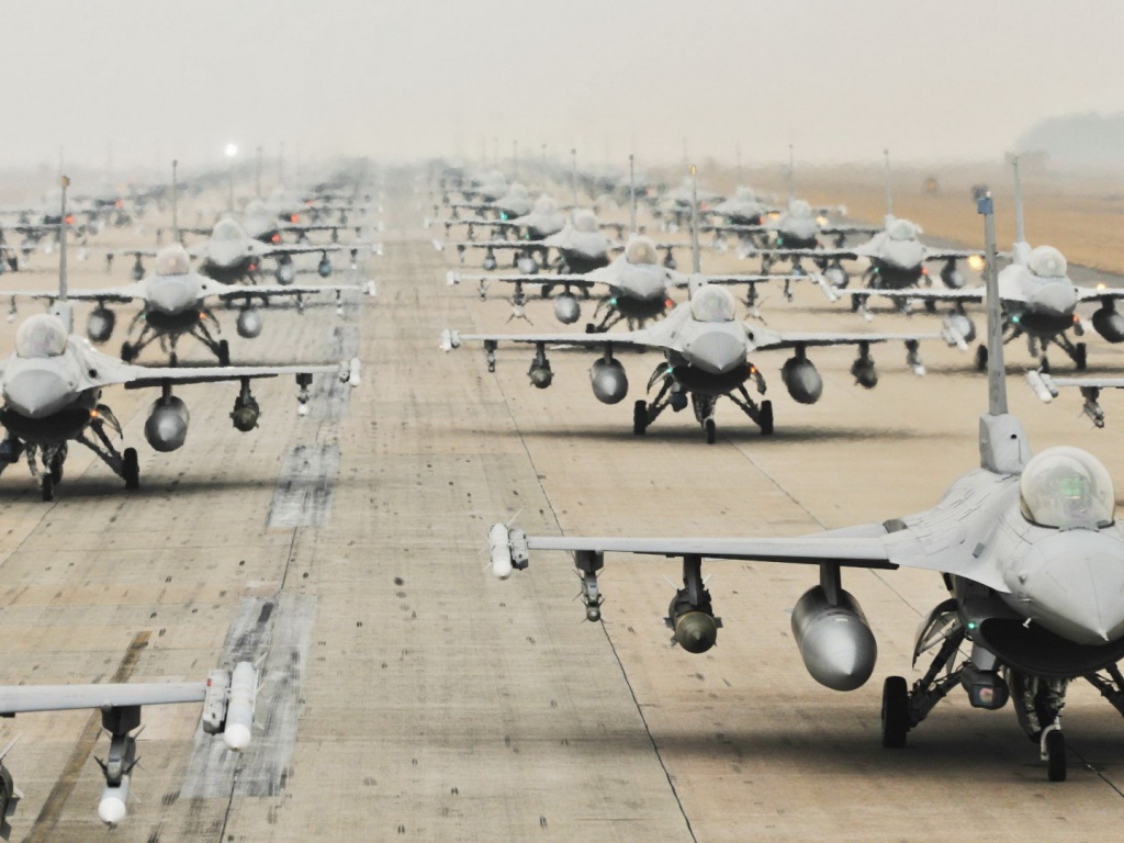 Отряды истребителей на аэродроме