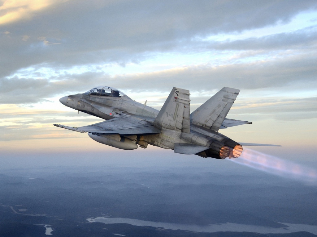 Реактивный самолет McDonnell Douglas CF-18 Hornet