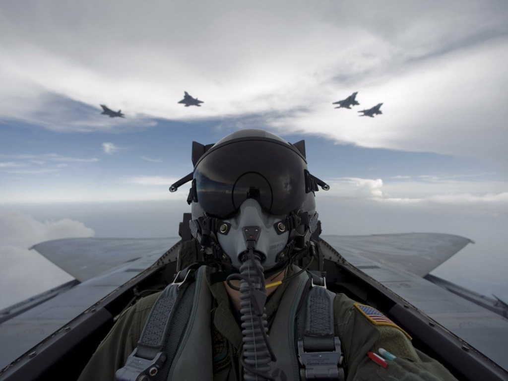 Пилот военного самолета
