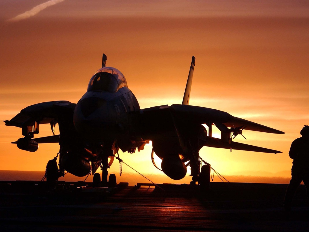 Силуэт самолета на закате