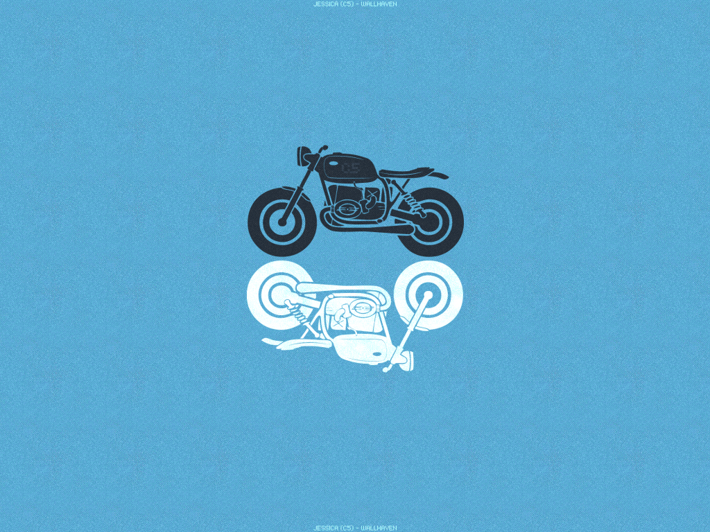 Черный и белый мотоциклы, голубой фон