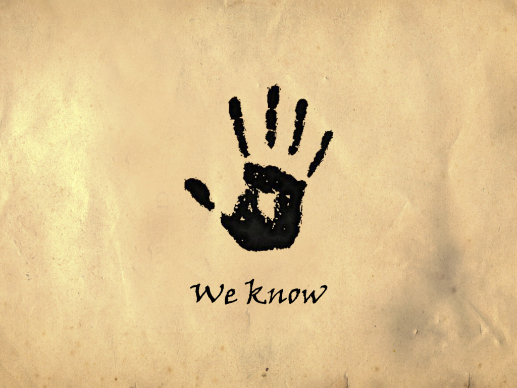 Черный отпечаток ладони на светлом фоне