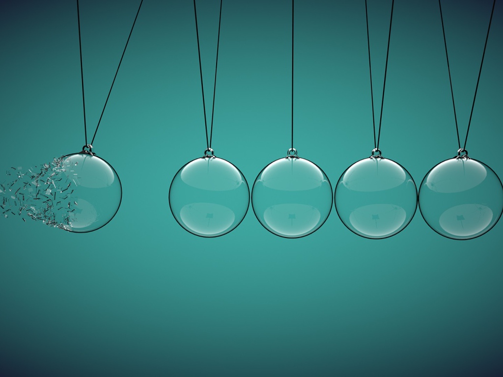 Разбился стеклянный шар на веревке