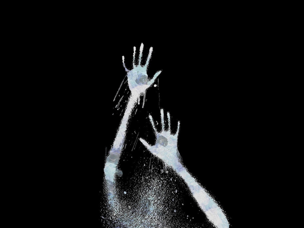 Следы рук на черном фоне