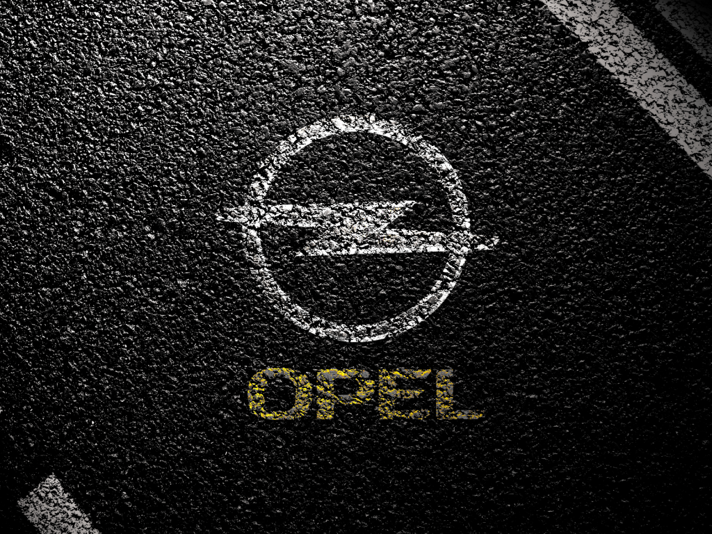 Символ Опель на асфальте