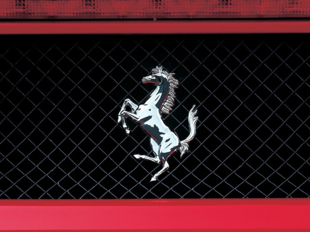 Знак Ferrari на радиаторной решетке