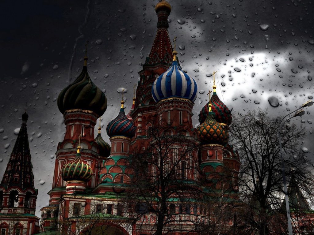 Собор на Красной площади во время дождя, Москва
