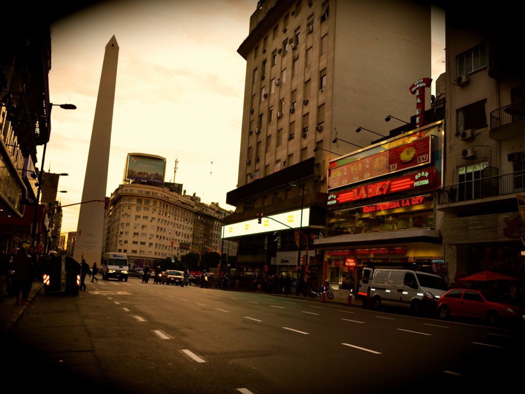 Городская улица Буэнос-Айреса