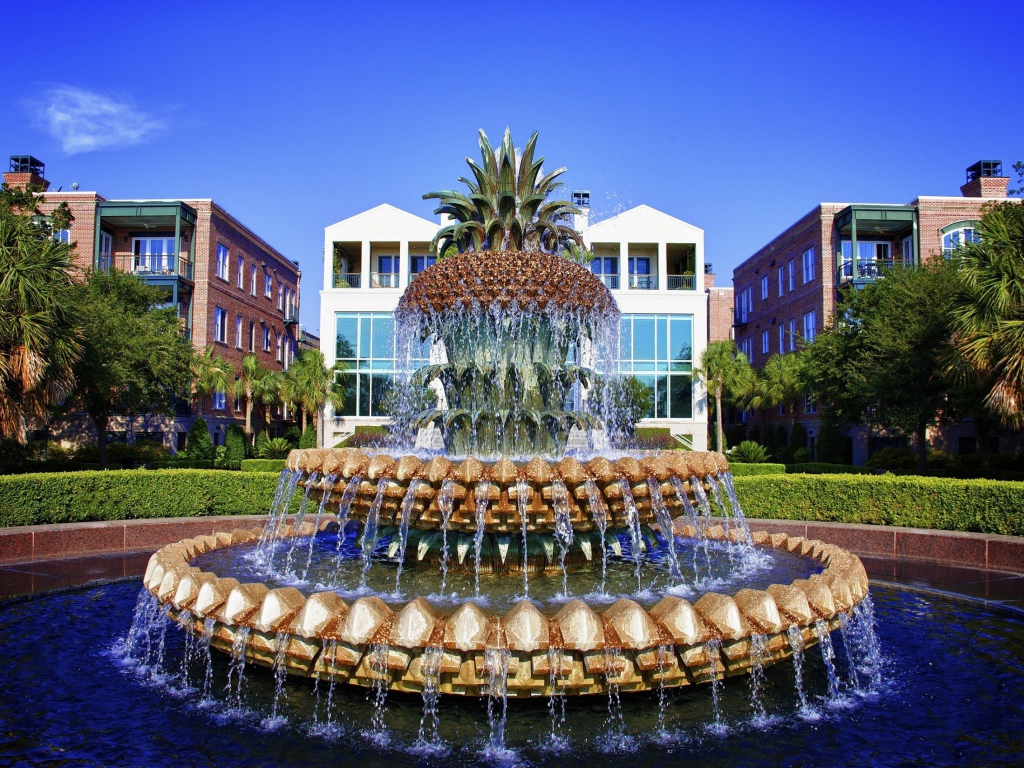 Фонтан в виде ананаса