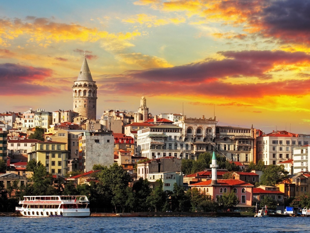 Галатская башня на холме над Стамбулом