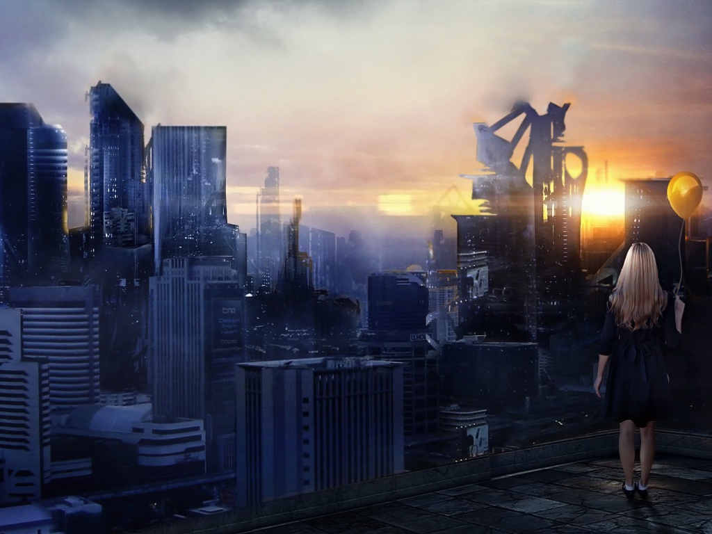 Девушка с шариком смотрит на большой город