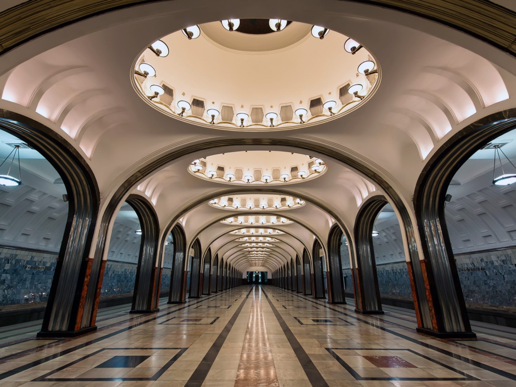 Интерьер одной из станций метро в Москве