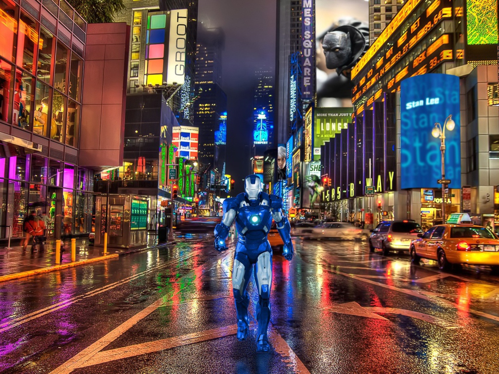 Железный человек идет по Нью-Йорку