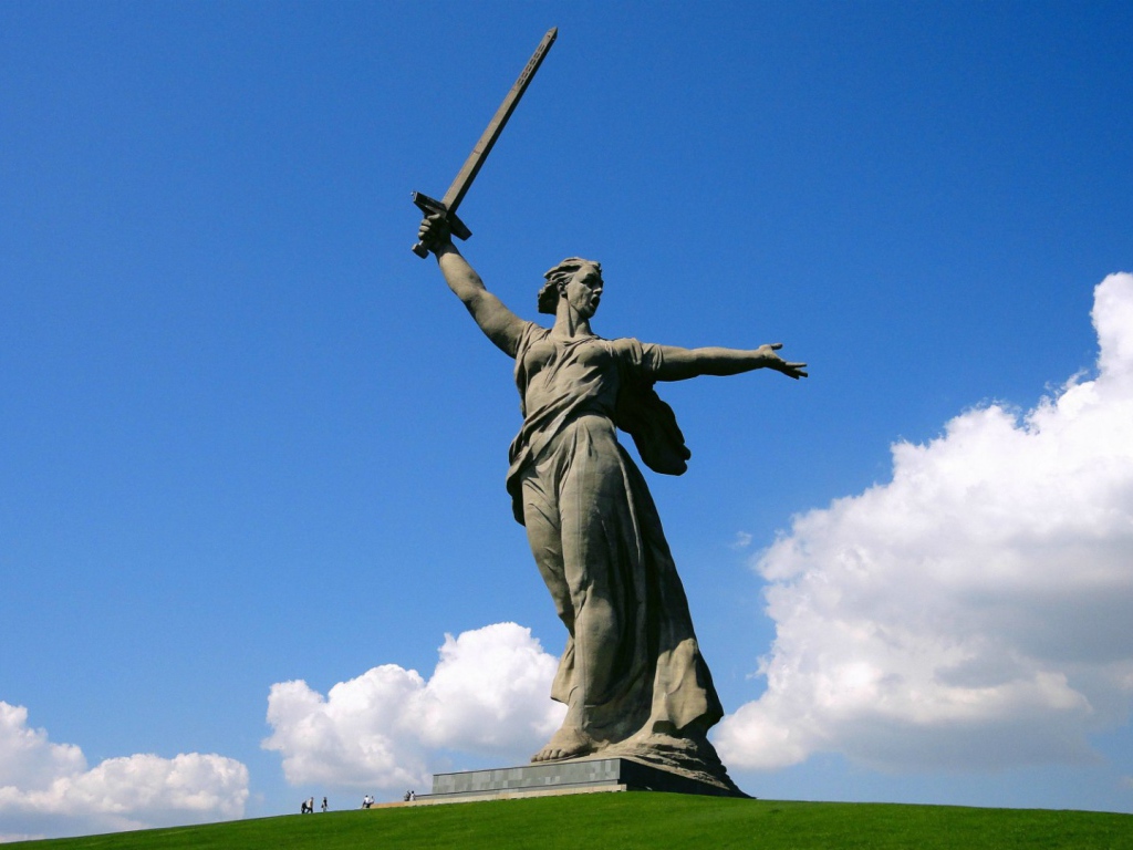 Монумент Родина-мать в Волгограде
