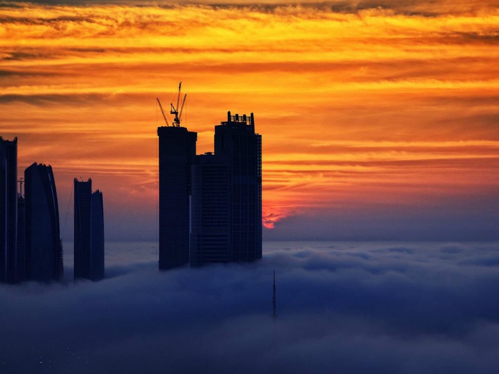 Небоскребы выше облаков в Дубай, ОАЭ