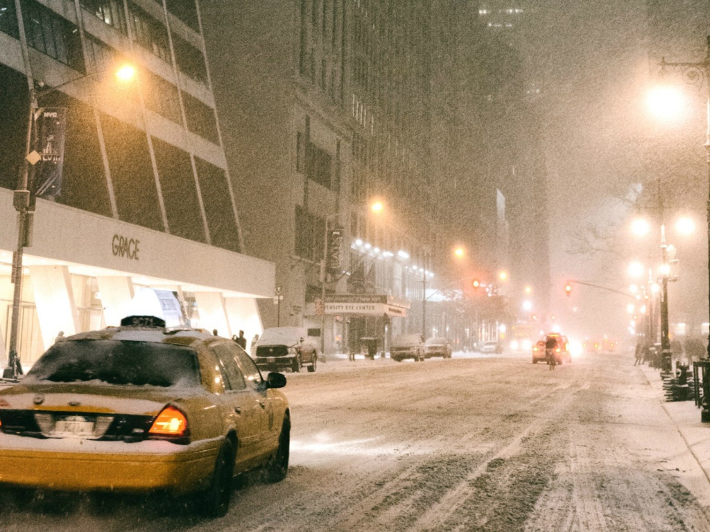 Густой снег в Нью-Йорке