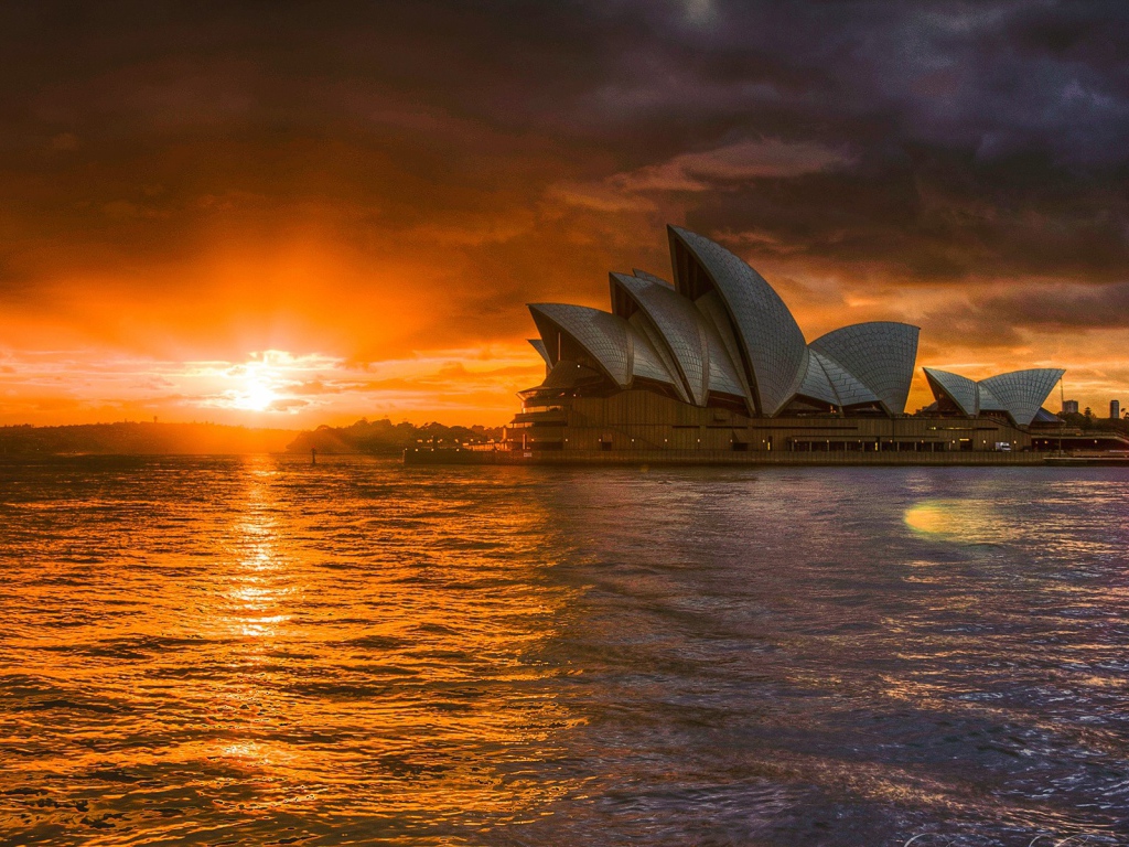 Сиднейская опера на фоне заката, Австралия