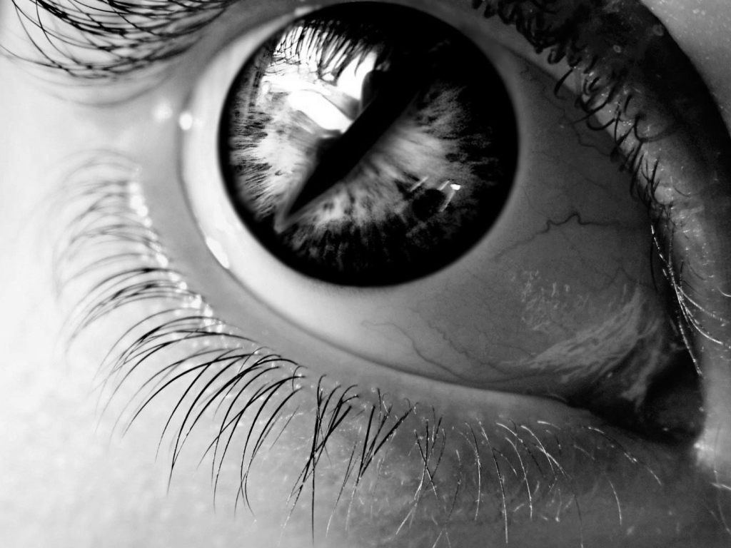 Черный зрачок в глазу