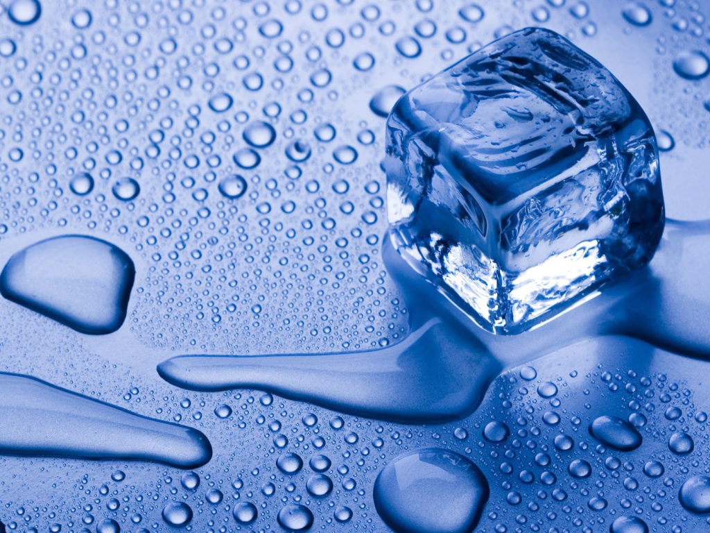 Кубик голубого льда