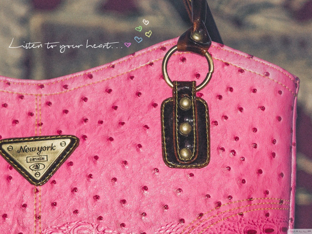 Фирменная розовая сумка для девушки