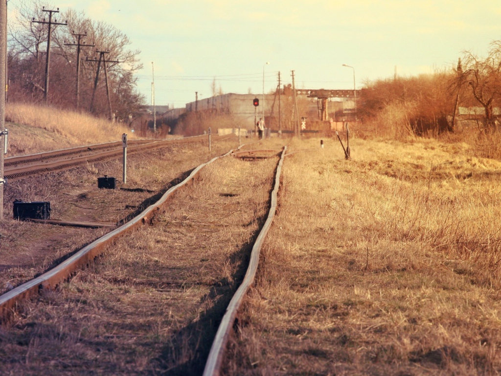Деформированные старые рельсы