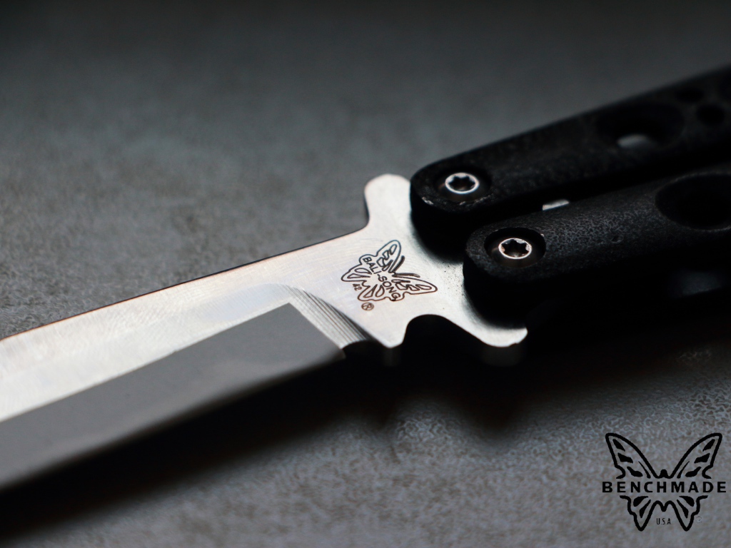 Гравировка бабочка на ноже