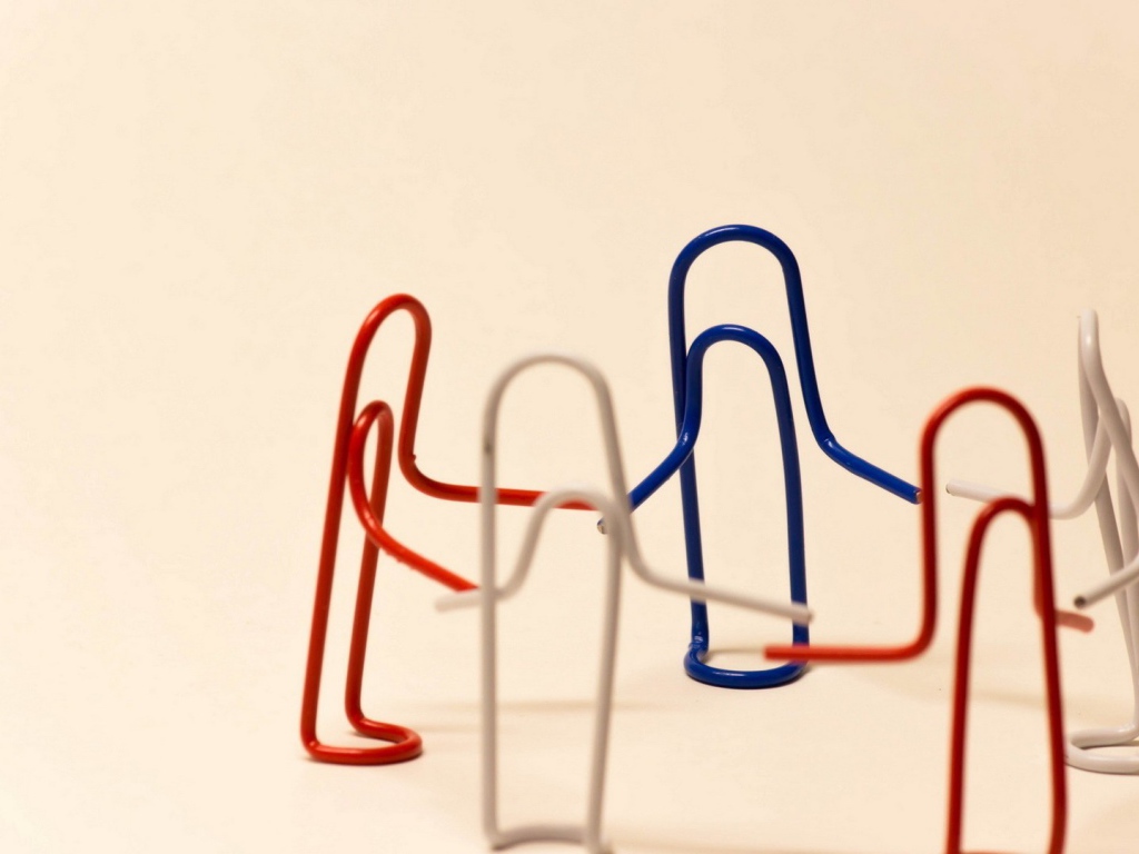 Дружба канцелярских скрепок