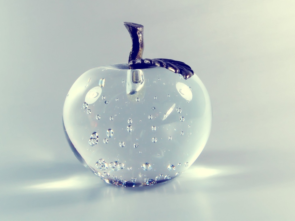 Флакон из стекла в форме яблока