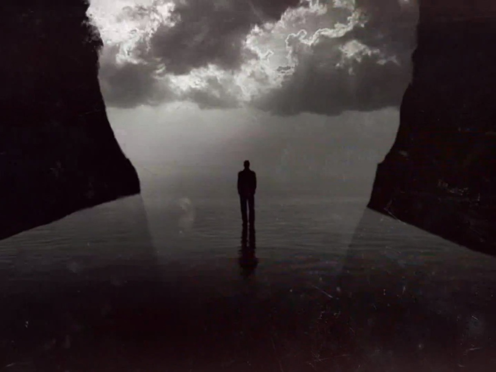 Человек между двух скал