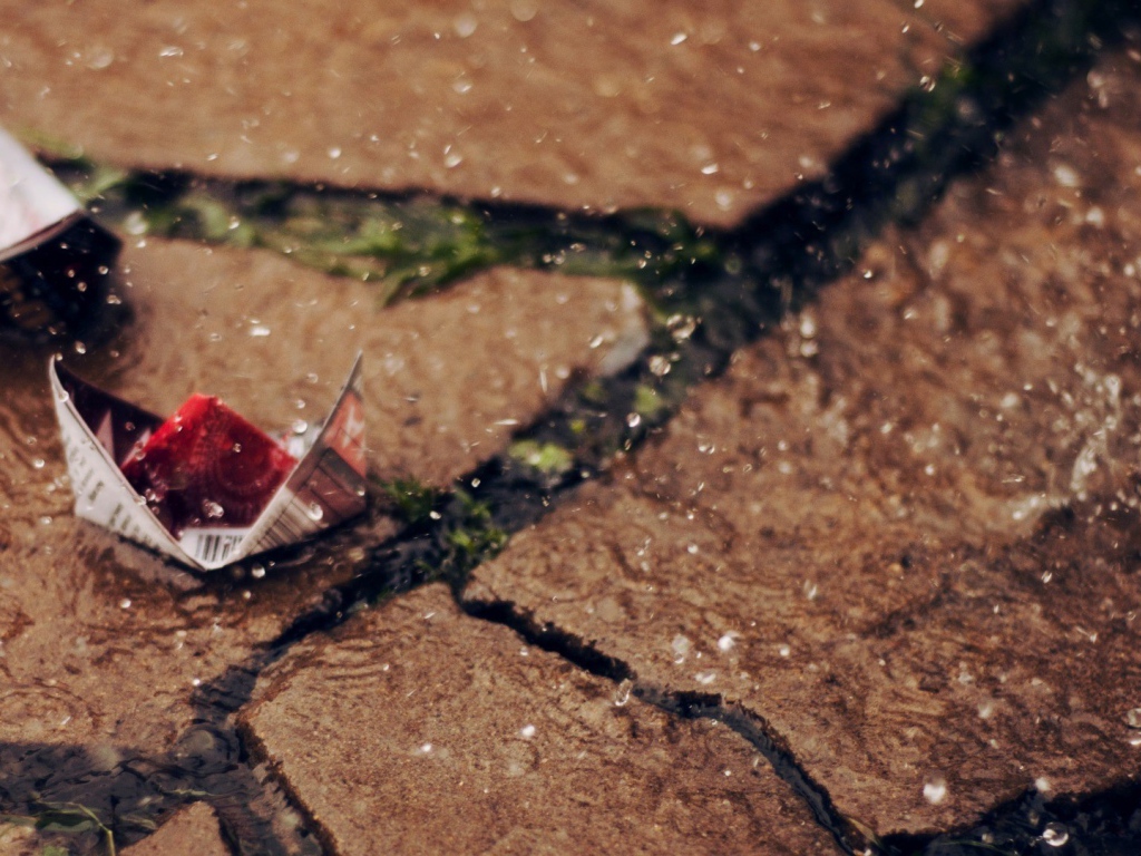 Бумажные кораблики под дождем