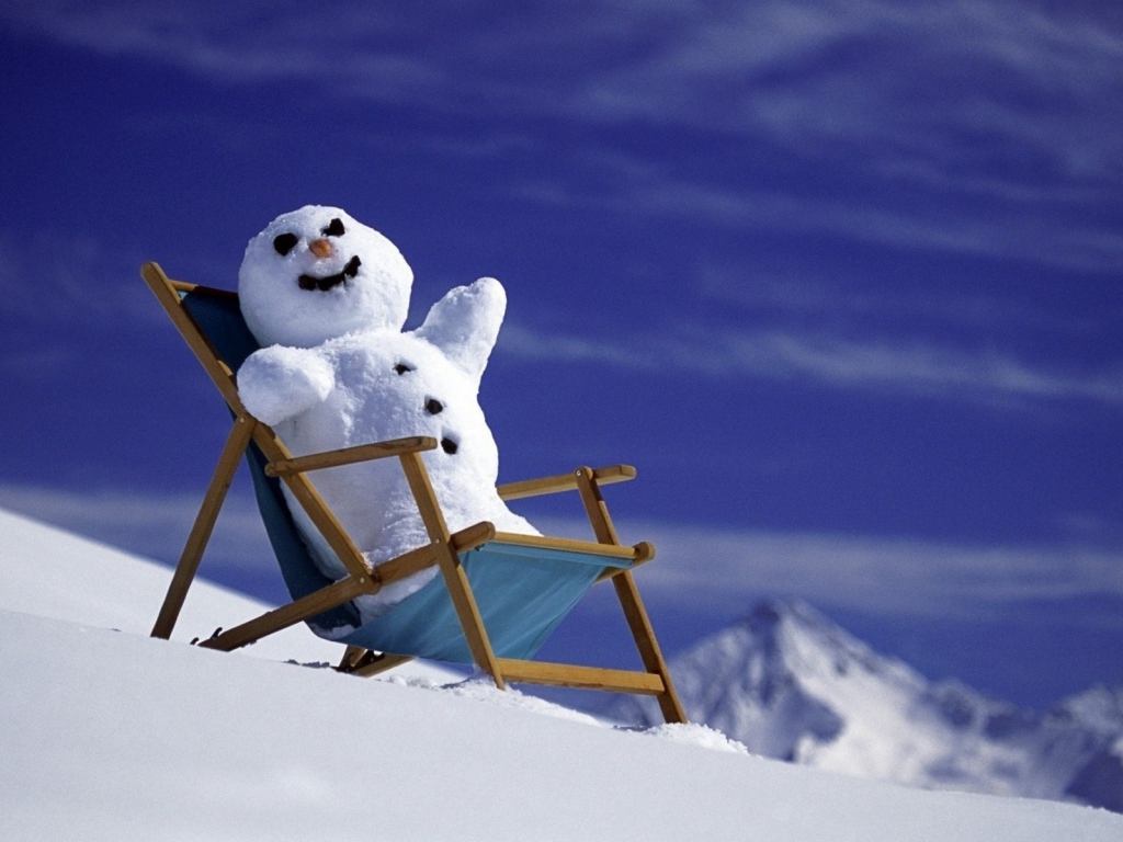 Снеговик на шезлонге