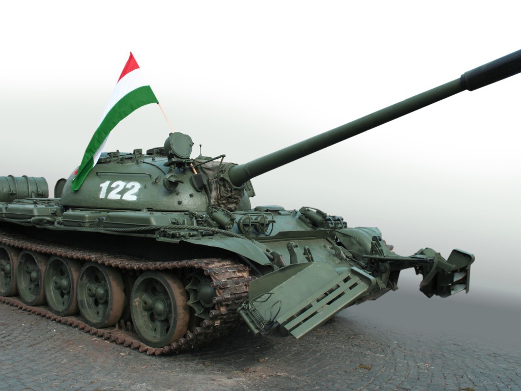 Танк с флагом на башне