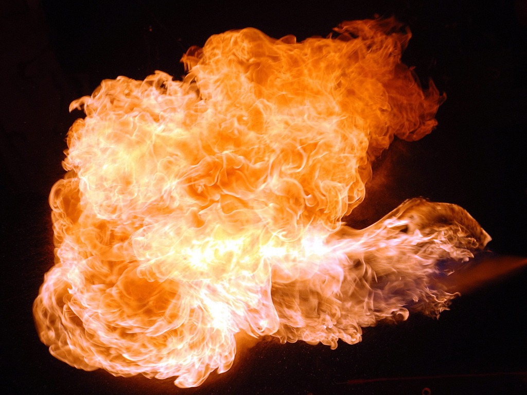 Пламя из огнемета