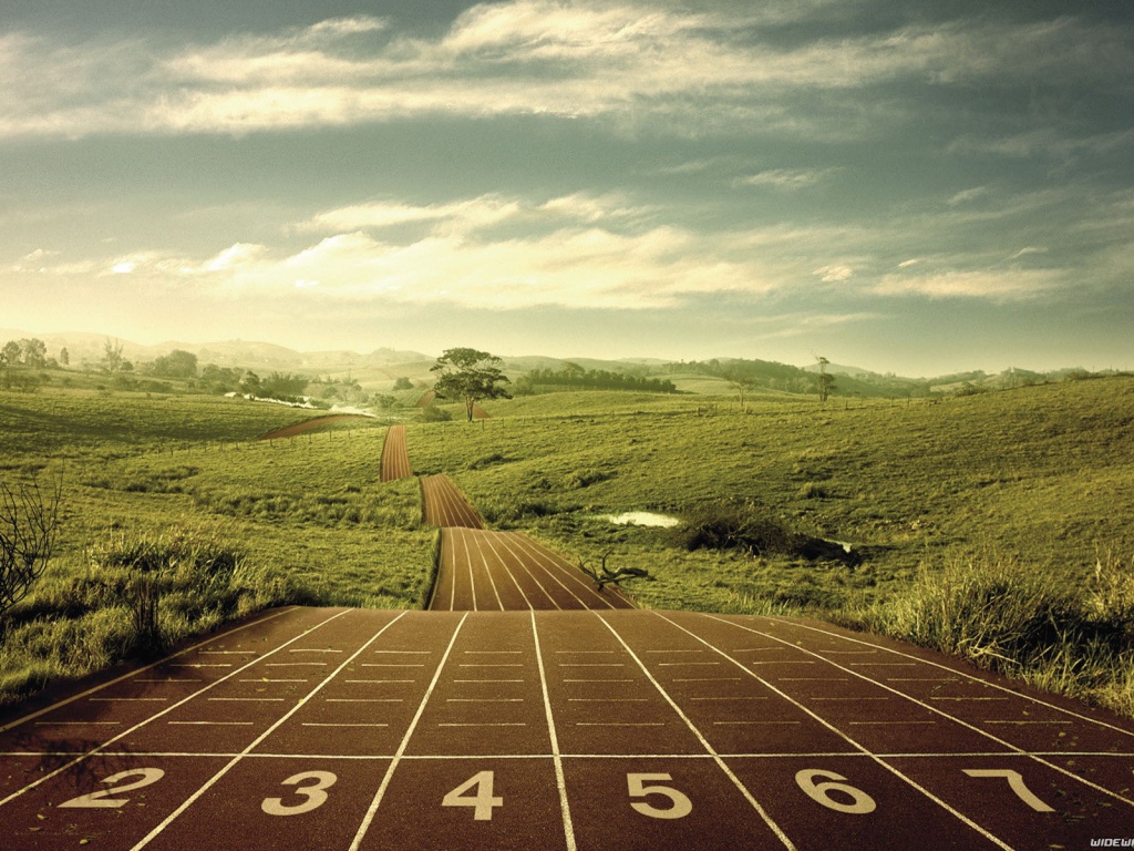 Беговая дорожка среди полей