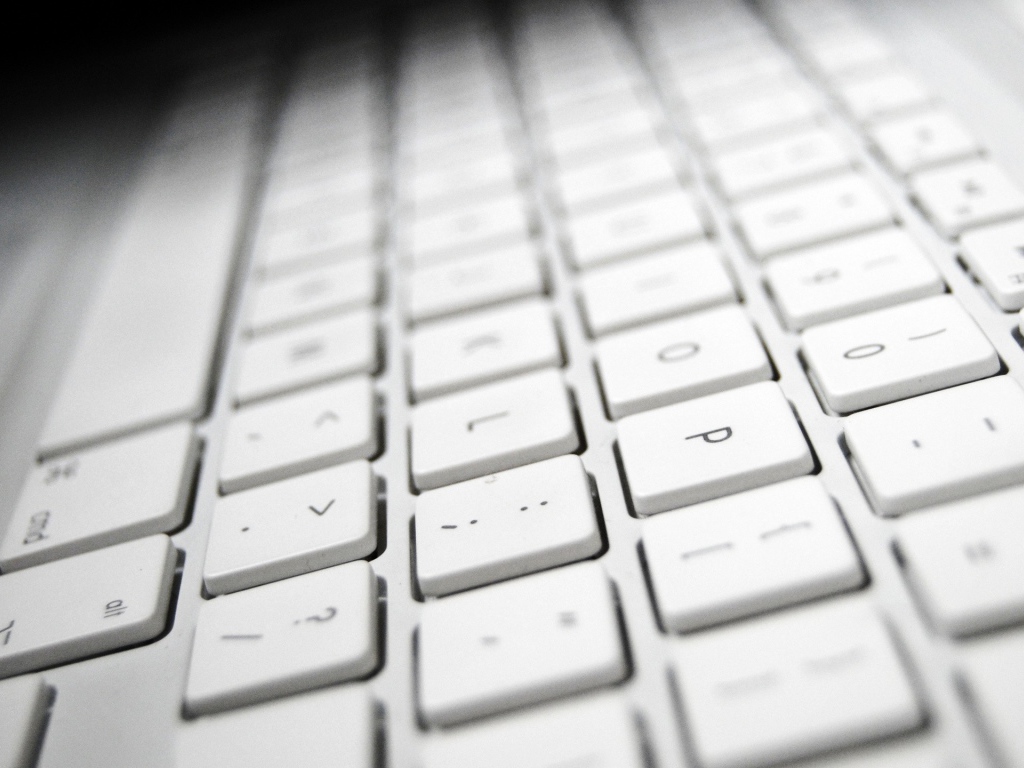 Белая клавиатура ноутбука