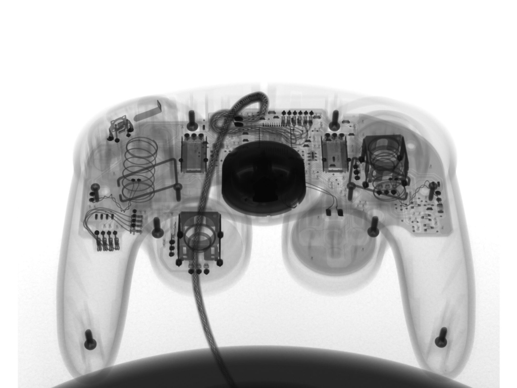 Рентгеновский снимок игровой приставки