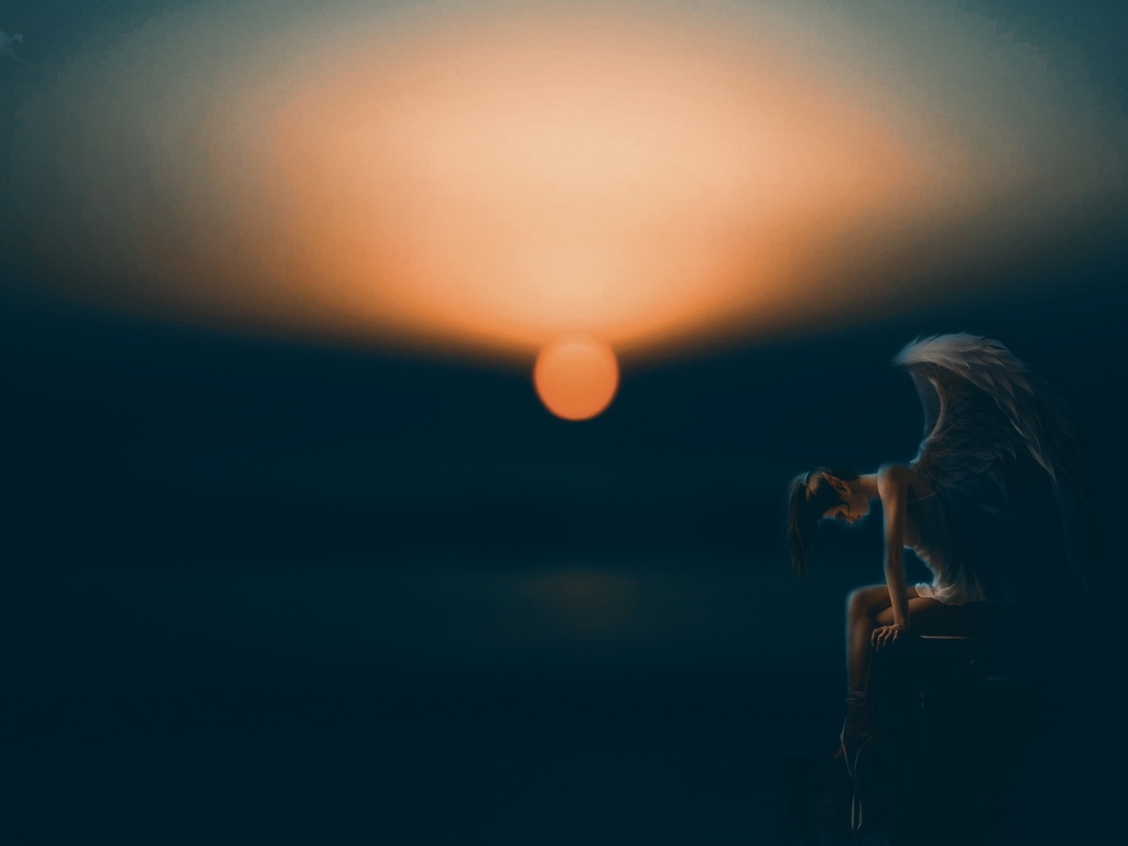 Ангел с черными крыльями на закате солнца