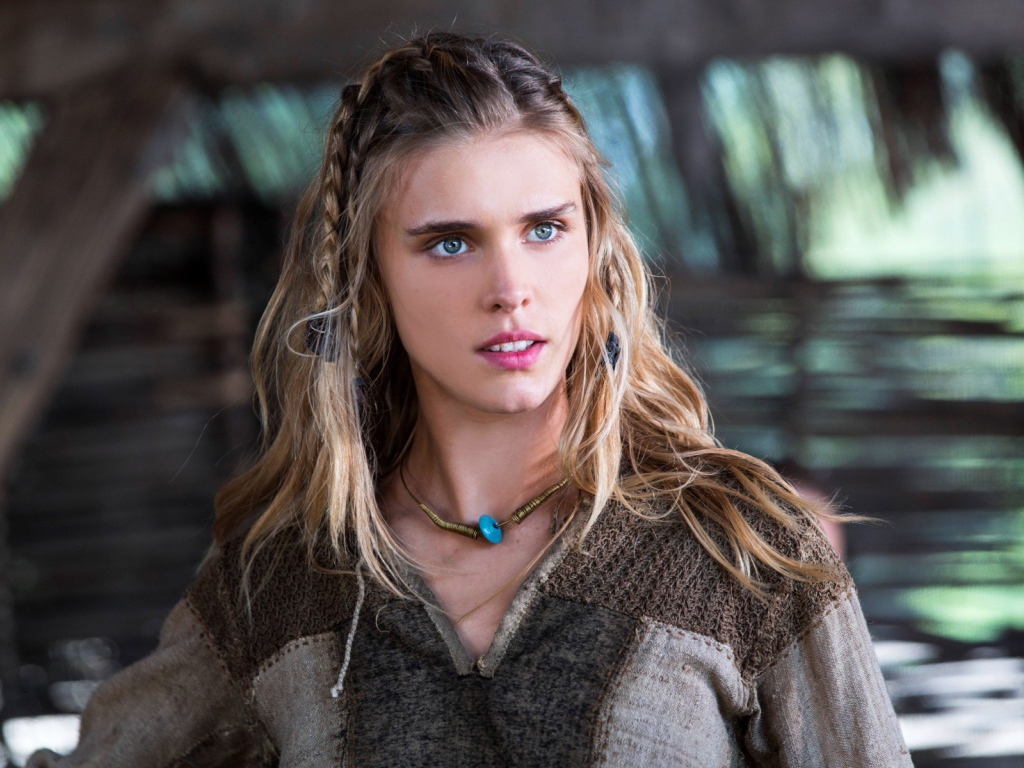 Девушка блондинка викинг