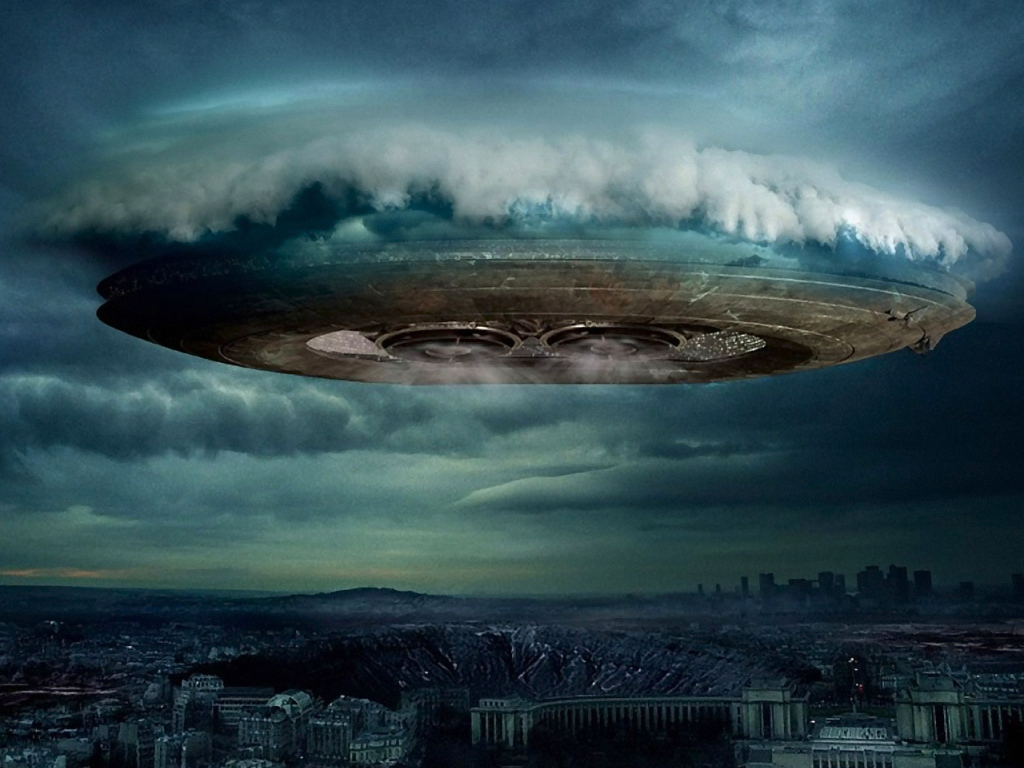 Летающая тарелка над городом