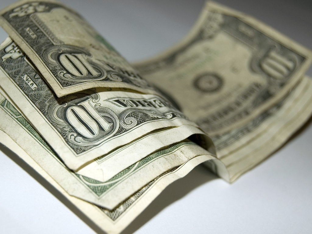 Несколько десятидолларовых купюр