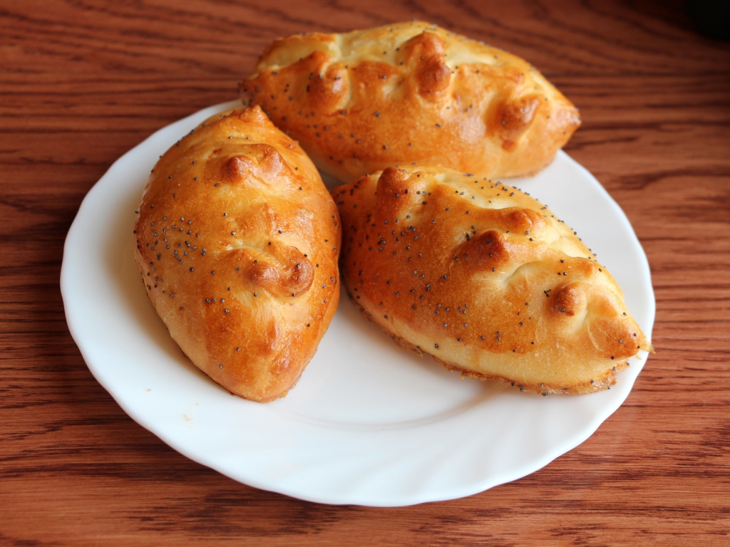 Аппетитные булки с маком