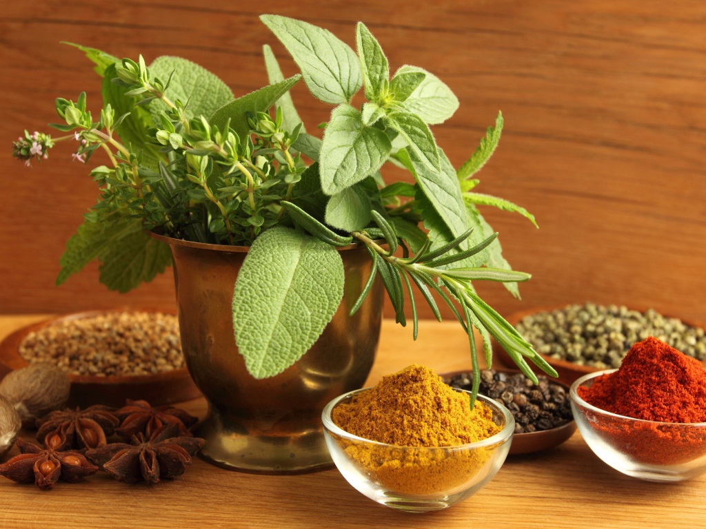 Мята и сухие специи для кулинарии