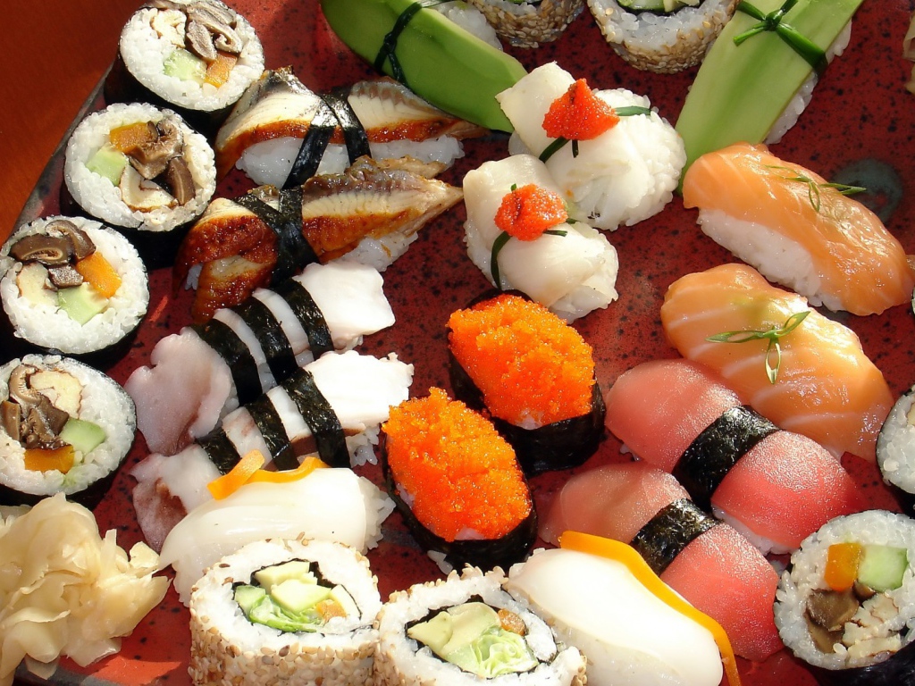 Несколько видов японского блюда суши