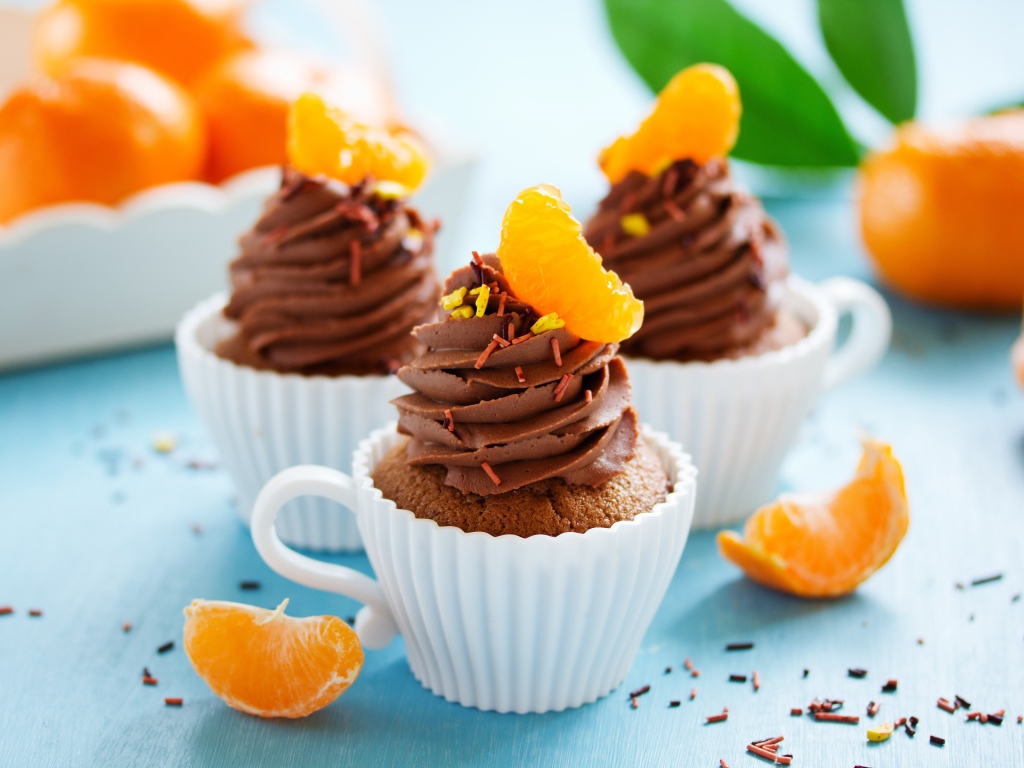 Шоколадные кексы с дольками мандарина