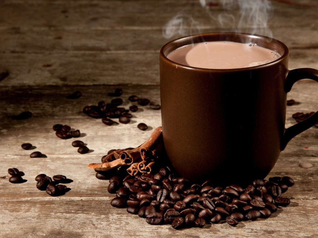 Чашка свежего ароматного кофе с ванилью