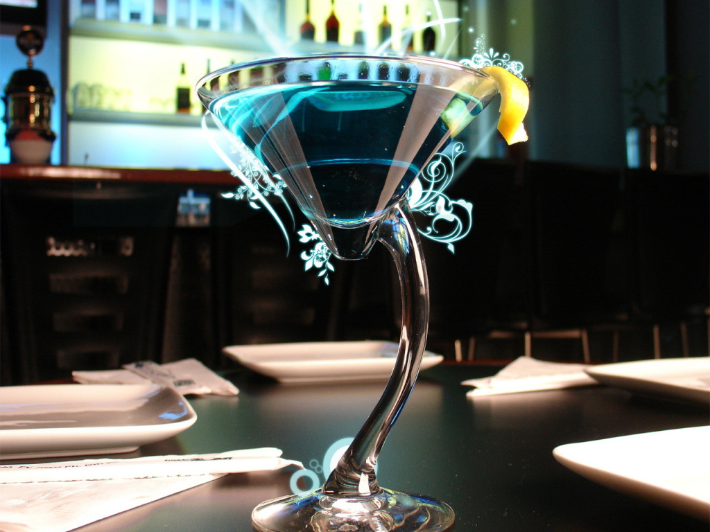 Причудливый бокал