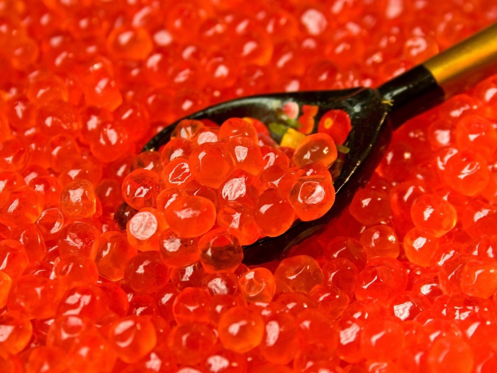 Ложка в красной икре