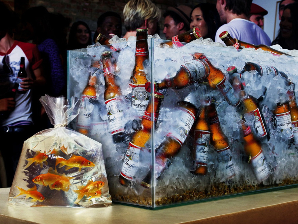 Бутылки в аквариуме