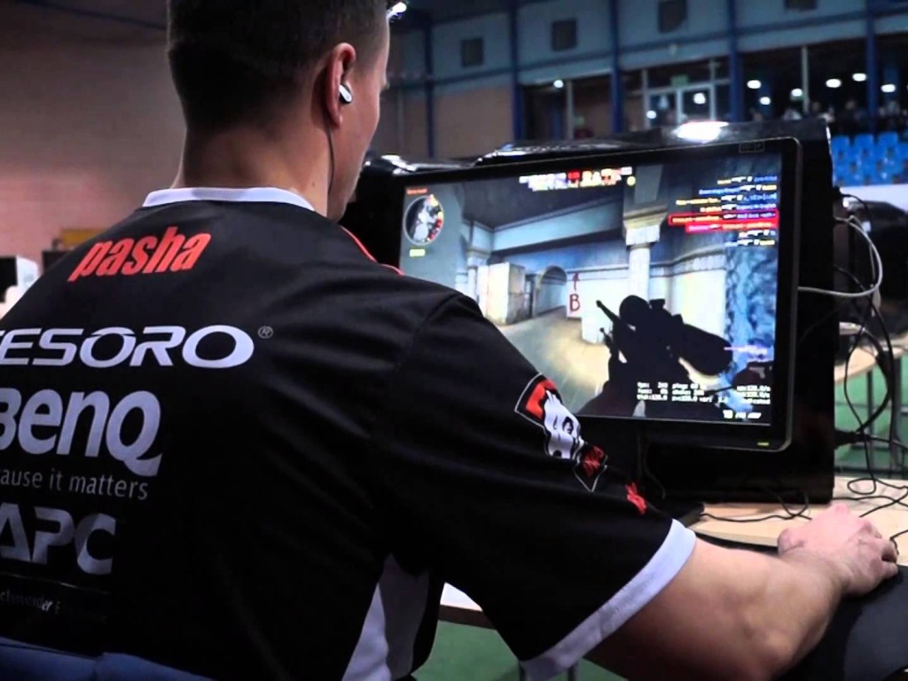 Геймер за компьютером, Virtus Pro