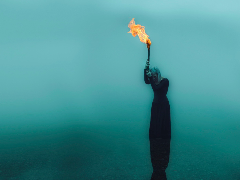 Женщина с факелом